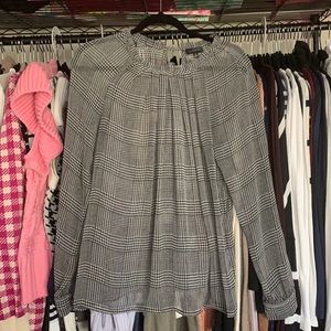 The Limited houndstooth black white medium sheer top EUC keyhole back